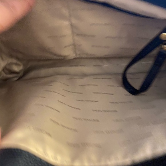 EUC Michael Kors Mercer tote. Like new - Picture 7 of 9